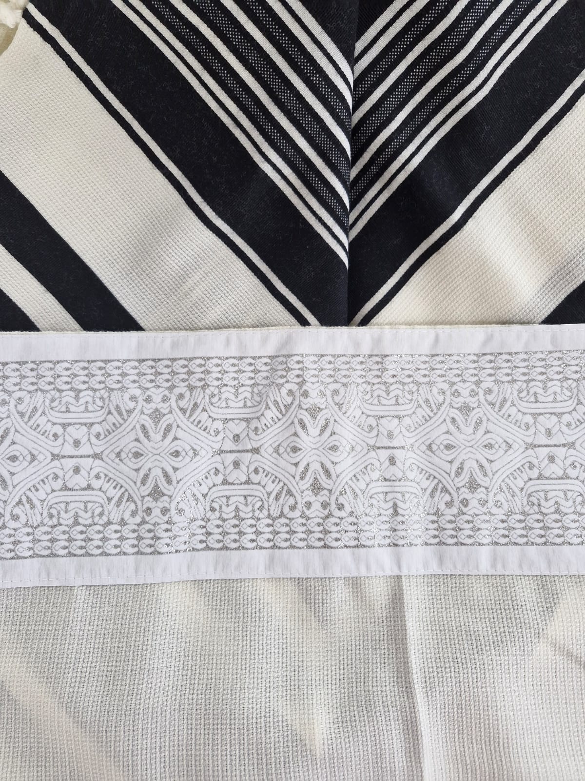 Yemenite Tallit 100% Wool Tallit Kosher Prayer Shawl, Black Stripes with special net shape hand-tied fringes Made In Israel