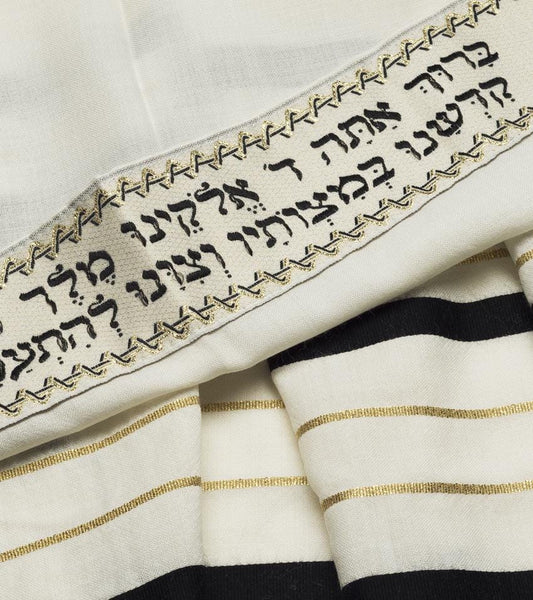 Guide to Kosher Tallit for Bar Mitzvah and Weddings