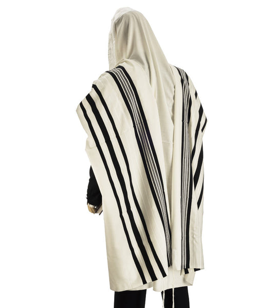 The symbolism of the tzitzit in Jewish Tallit