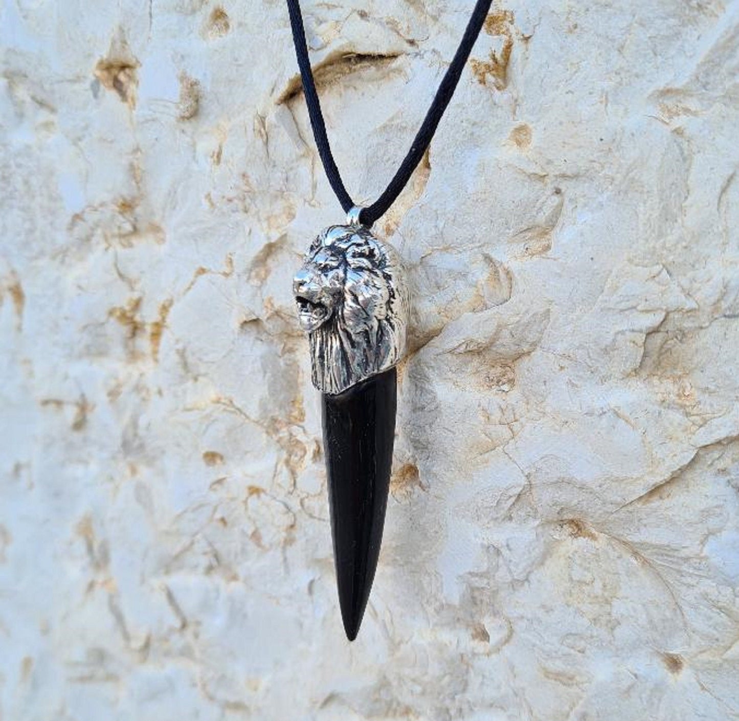 Lion Of Judah Pendant with The Tip Of Kudu Horn Shofar, Silver Plated Lion Combine with a Natural Tip of Shofar Neclace