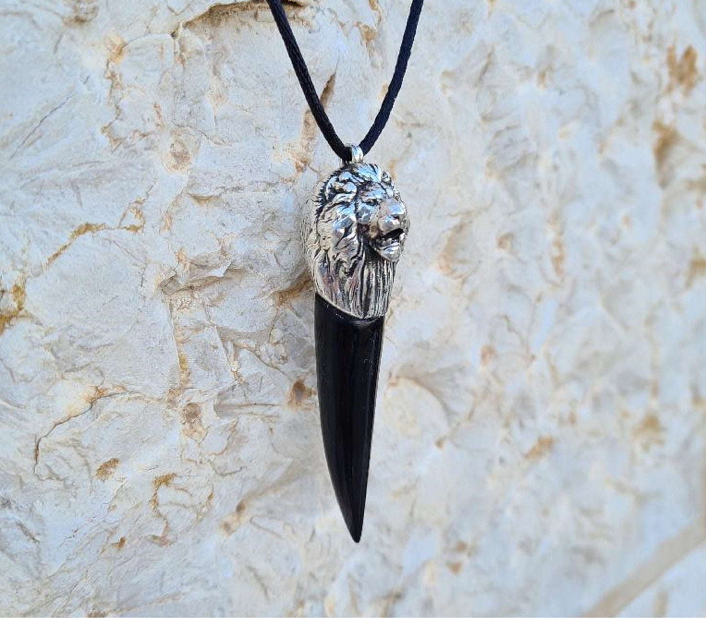 Lion Of Judah Pendant with The Tip Of Kudu Horn Shofar, Silver Plated Lion Combine with a Natural Tip of Shofar Neclace